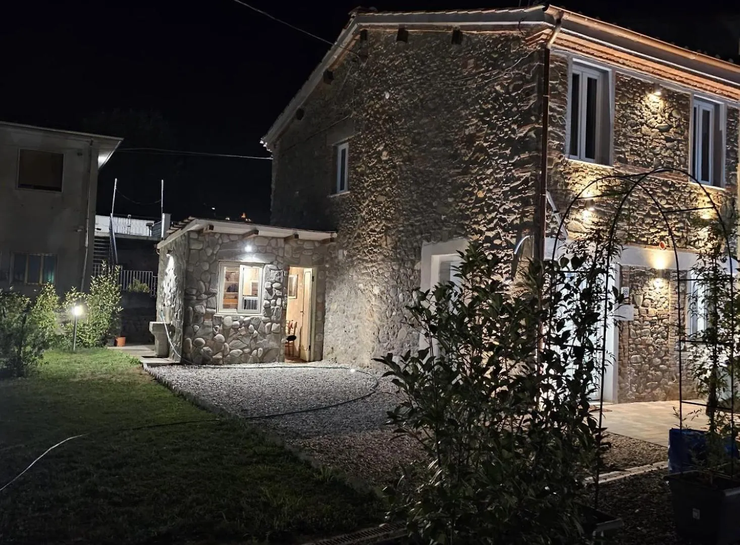 Il Paradiso Di Luna Capannori 0*,  Italia